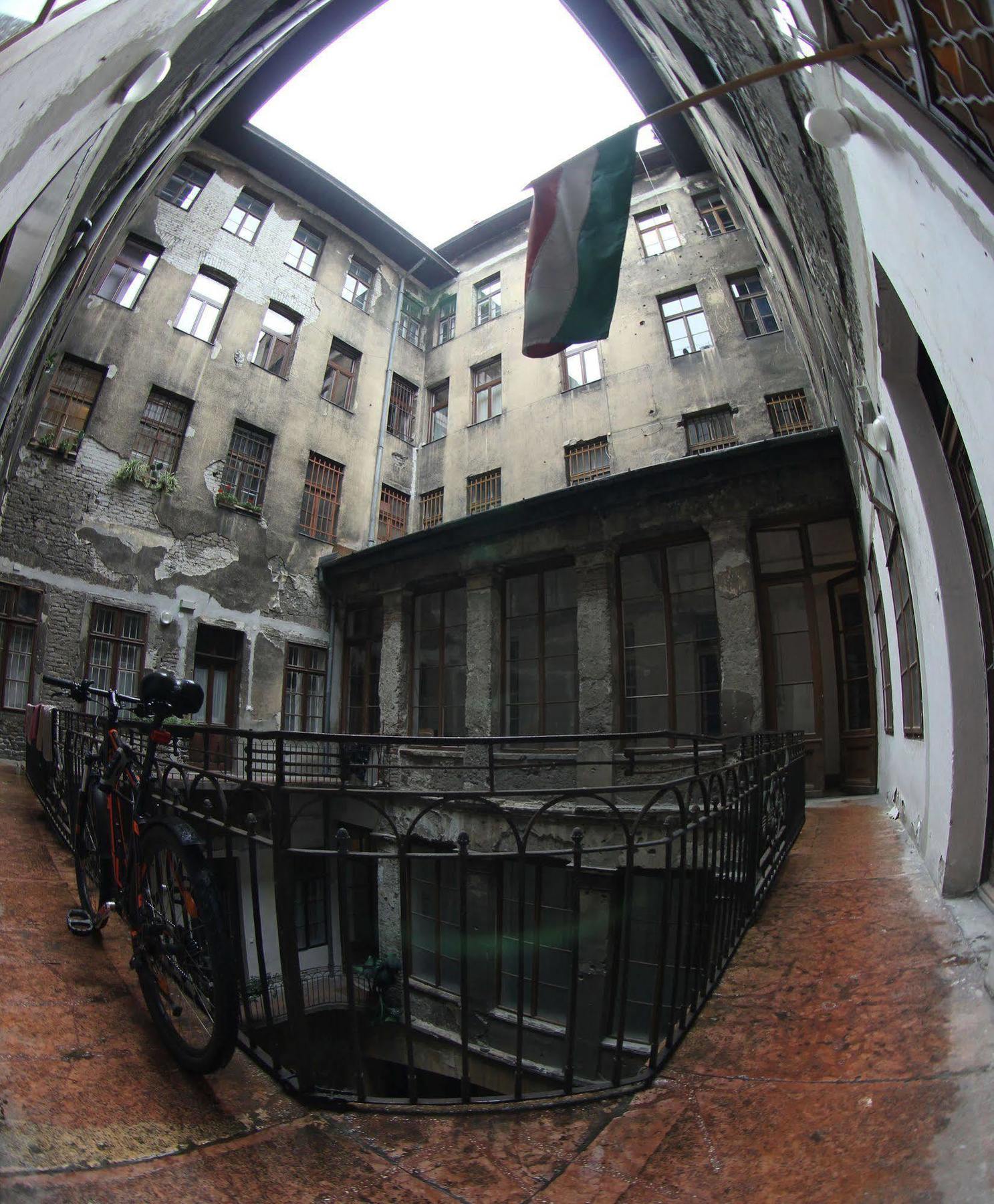 Budapest Centrum Cozy Hostel Bagian luar foto